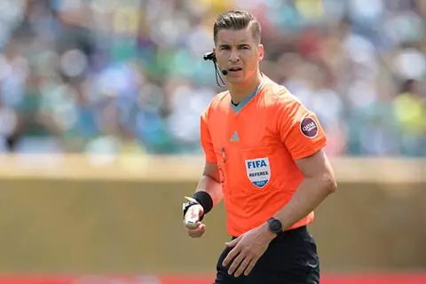 الفرنسي لاتيكسير حكما لمباراة تشيلسي وفلومينينسي في نصف نهائي كأس العالم للأندية 2025